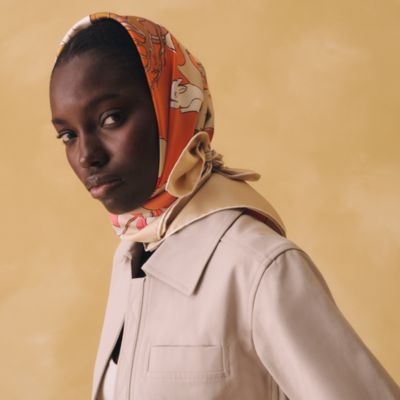 “马鞍上的苹果树”90方巾