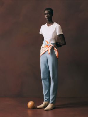 “轮滑德比2000”90方巾, 视图: 图片：产品佩戴, worn, 当前为第3张（共4张）