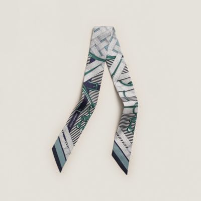 “马嚼锁环衬衫”Twilly小丝巾