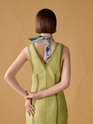 “新型大剧院”Twilly小丝巾, 视图: 图片：产品佩戴, worn, 当前为第2张（共3张）