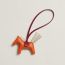 Rodeo Robeo Rock PM charm, orange poppy/craie/rubis