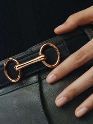 Heritage belt buckle & Reversible leather strap 24&nbsp;mm, View: Worn, worn, view 3 of 3
