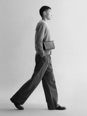 Hermès Videpoches肩背包, 视图: 图片：产品佩戴, worn, 当前为第2张（共6张）