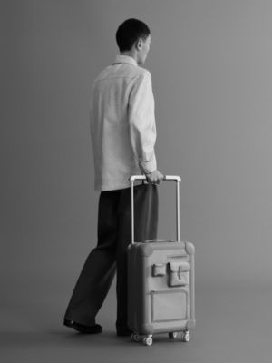 R.M.S登机箱, 视图: 图片：产品佩戴, worn, 当前为第2张（共8张）