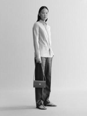 24/24 To Go钱包, 视图: 图片：产品佩戴, worn, 当前为第2张（共5张）