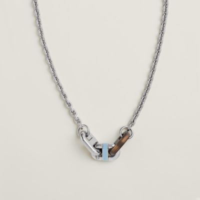 紋章モチーフの品格＊【HERMES】Medaille Blason ペンダント PM Medaille Blason pendant, small model | Hermès Ireland