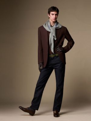 “技巧游戏”100刺绣方巾, 视图: 图片：产品佩戴, worn, 当前为第2张（共4张）