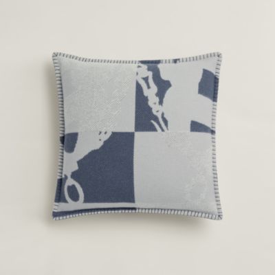 “华丽的缰辔”靠枕