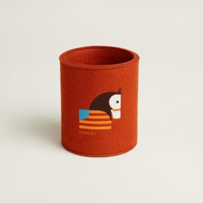 “动物部落”笔筒