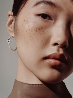 Chaine d'ancre Enchainee耳环，小号, 视图: 图片：产品佩戴, worn, 当前为第2张（共2张）