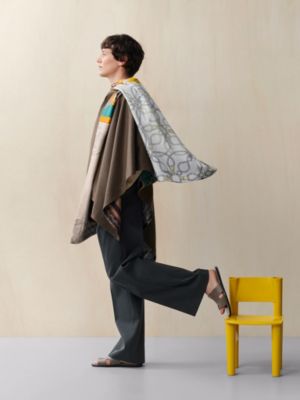 Cashmere cape, View: Worn, worn, view 2 of 6