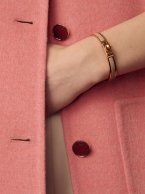 Mini Clic Kelly手镯, 视图: 图片：产品佩戴, worn, 当前为第4张（共5张）