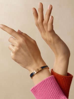 Mini Clic Kelly bracelet, View: Worn, worn, view 3 of 4