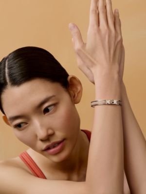 Mini Clic Kelly bracelet, View: Worn, worn, view 3 of 4