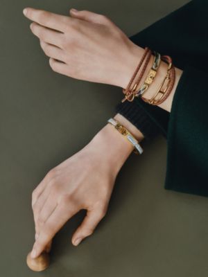 “Mini Clic Kelly远方来信”手镯, 视图: 图片：产品佩戴, worn, 当前为第3张（共4张）