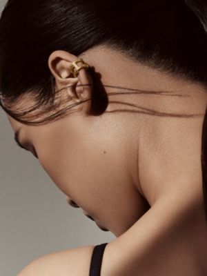 Chaine d'ancre Danae single ear cuff, View: Worn, worn, view 2 of 3