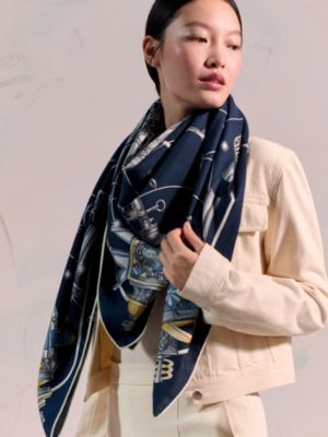 Chorus Stellarum shawl 140, View: Worn, worn, view 2 of 3
