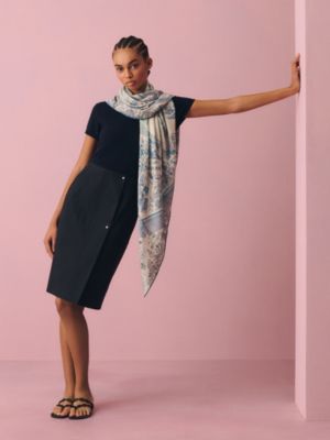 “骏马新城”140披肩, 视图: 图片：产品佩戴, worn, 当前为第2张（共3张）