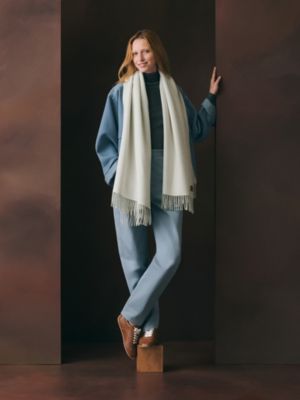 “双面”长披肩, 视图: 图片：产品佩戴, worn, 当前为第2张（共3张）