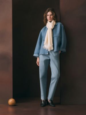 “新藏书章”长披肩, 视图: 图片：产品佩戴, worn, 当前为第2张（共3张）