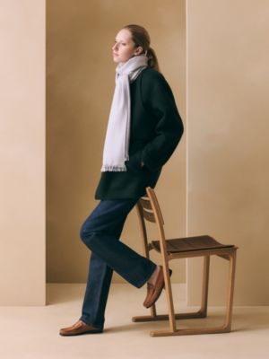 “新藏书章”长披肩, 视图: 图片：产品佩戴, worn, 当前为第2张（共3张）