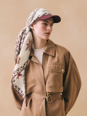 “花豹成双”三角巾, 视图: 图片：产品佩戴, worn, 当前为第2张（共3张）