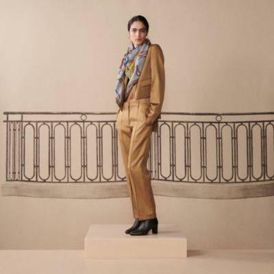 “衬衫风格版马鞍起舞”三角巾