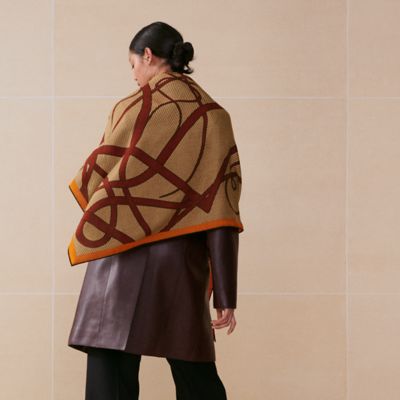 “衬衫风格版马鞍起舞”三角巾