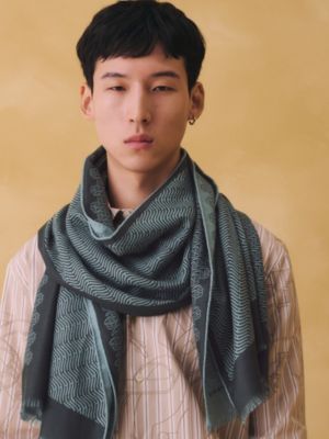“随波漫游”围巾, 视图: 图片：产品佩戴, worn, 当前为第3张（共4张）