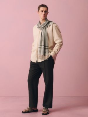 “甜蜜爱意”围巾, 视图: 图片：产品佩戴, worn, 当前为第3张（共4张）