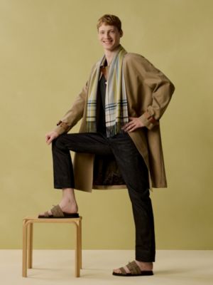 “甜蜜爱意”围巾, 视图: 图片：产品佩戴, worn, 当前为第2张（共3张）