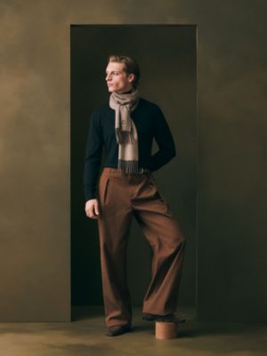 “光影效应”围巾, 视图: 图片：产品佩戴, worn, 当前为第2张（共3张）