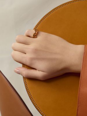 Athena单颗饰钉戒指, 视图: 图片：产品佩戴, worn, 当前为第2张（共2张）