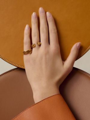 Athena双颗饰钉戒指, 视图: 图片：产品佩戴, worn, 当前为第2张（共2张）