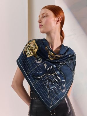 “鞍上世界”90珍品刺绣方巾, 视图: 图片：产品佩戴, worn, 当前为第4张（共6张）