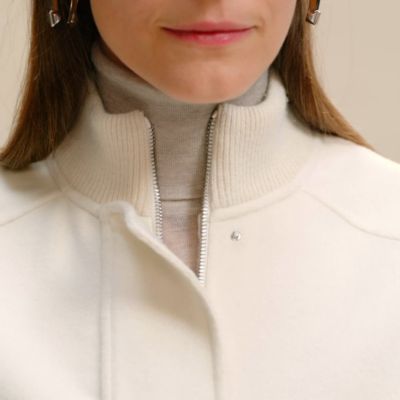 View: video, Sleeveless short bomber jacket