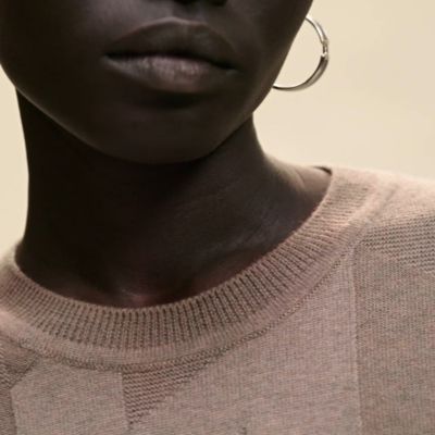 View: video, "H" short-sleeve sweater