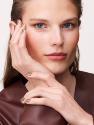 Nail polish, Gris Étoupe, View: Worn, worn, view 3 of 6