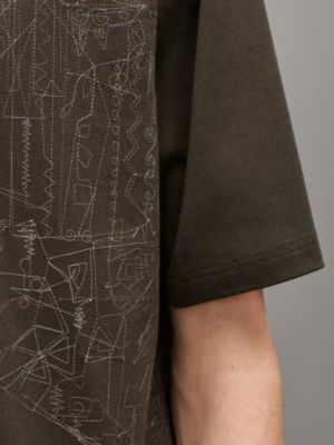 “四马两轮马车”刺绣T恤, 视图: 图片：产品佩戴, worn, 当前为第5张（共5张）