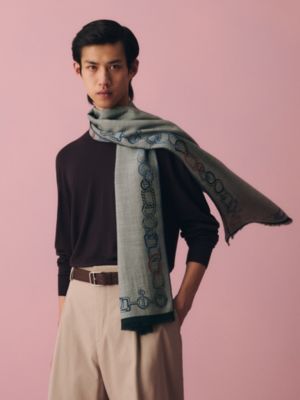“旋动音律”长方形丝巾, 视图: 图片：产品佩戴, worn, 当前为第2张（共3张）