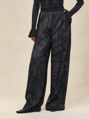 “粉杏丝绸阳光”长裤, 视图: 图片：产品佩戴, worn, 当前为第3张（共6张）
