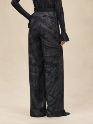 “粉杏丝绸阳光”长裤, 视图: 图片：产品佩戴, worn, 当前为第4张（共6张）