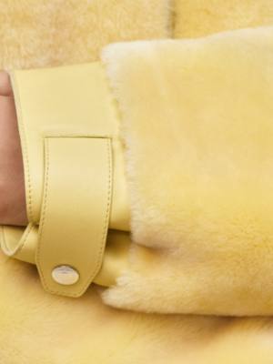短款皮革大衣, 视图: 图片：产品佩戴, worn, 当前为第7张（共7张）