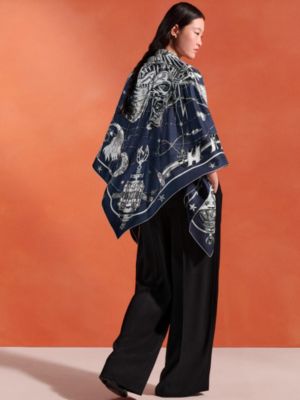 “星辰合唱曲”珍品刺绣大方巾, 视图: 图片：产品佩戴, worn, 当前为第2张（共5张）