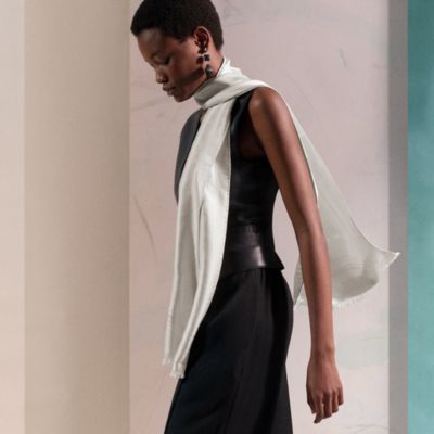 “马鞍腹带”长披肩