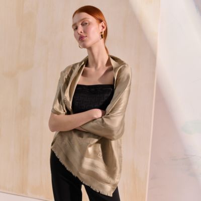 “马鞍腹带”长披肩