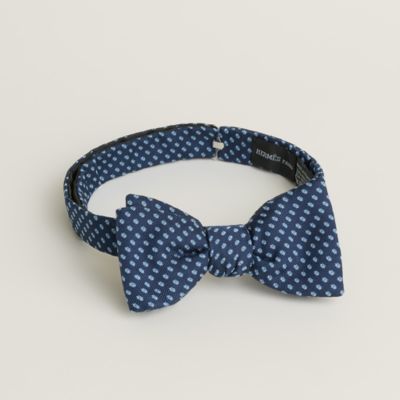 H Passant bow tie