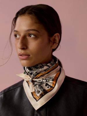 A l'Ombre des Boulevards scarf 70, View: Worn, worn, view 2 of 3