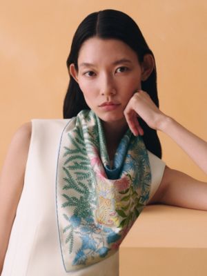 Le Jardin des Peintres scarf 70, View: Worn, worn, view 2 of 3