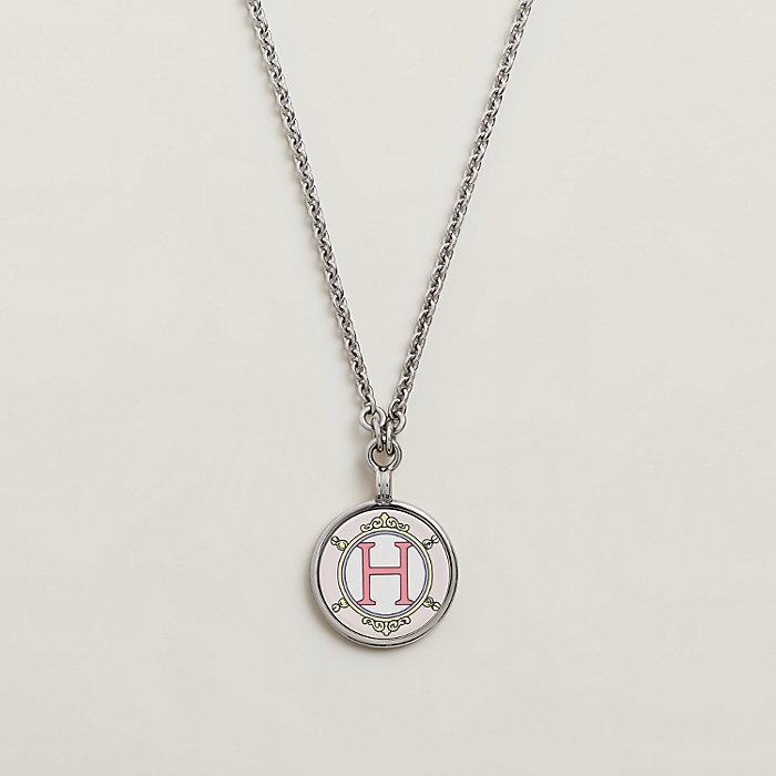 Medaille Bijou Deux Cors项链,小号| Hermès - 爱马仕官网 Medaille Bijou Deux Cors项链,小号| Hermès - 爱马仕官网